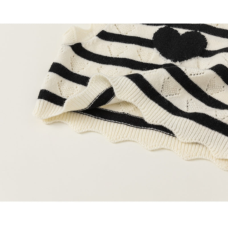 monotone border heart no sleeve knit